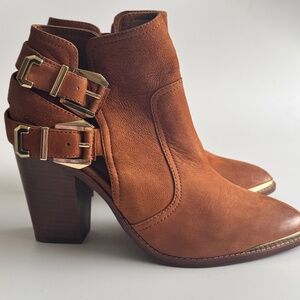 Gianni Bini Tan Fashion Ankle Boots with Gold Buckle Detail – Size 8.5 M